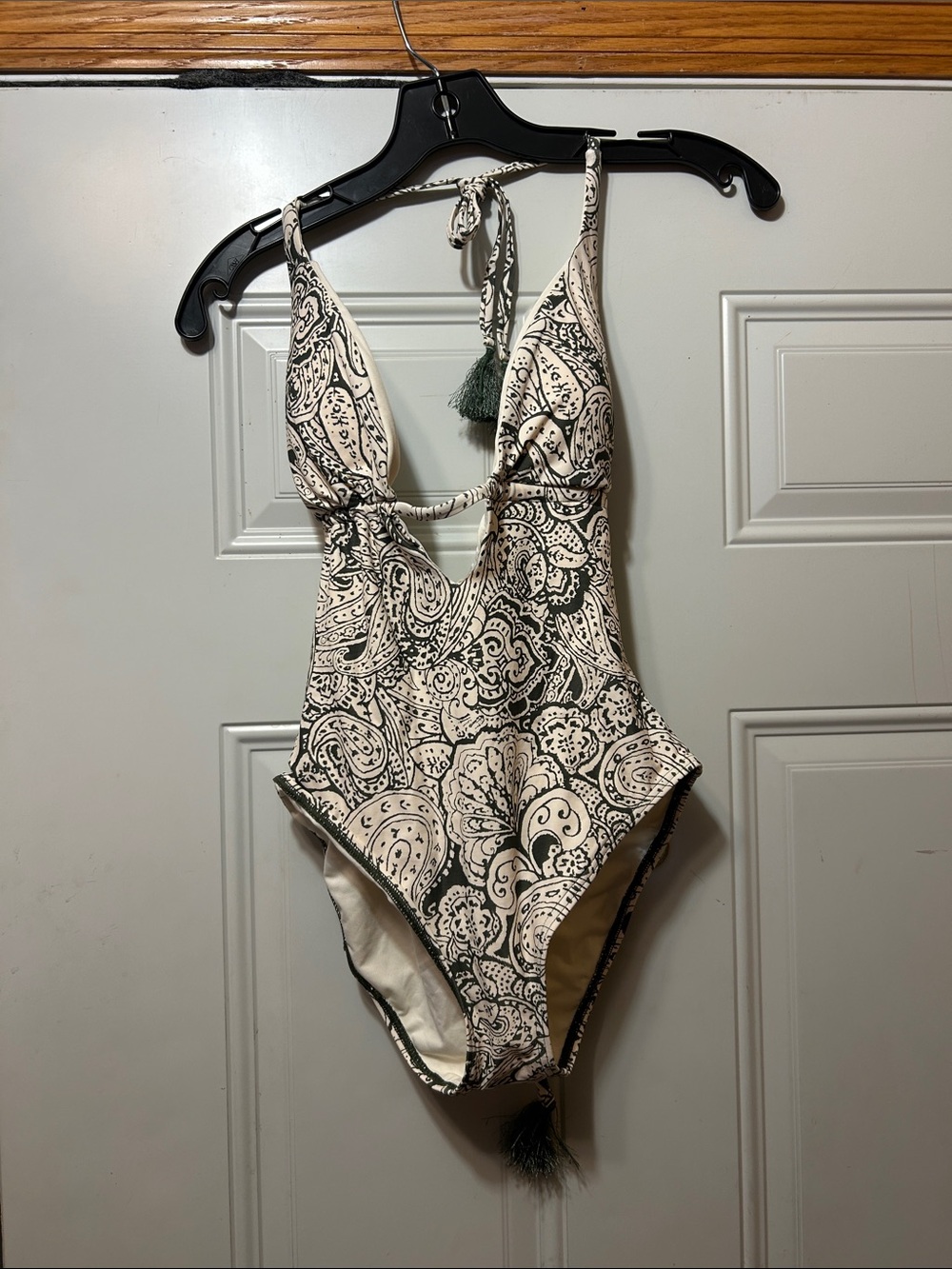 Vince Camuto Paisley One-Piece Swimsuit 6 NWT